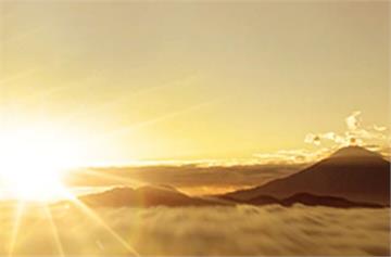 迎接2022　日本人搭「日出專機」看富士山曙光