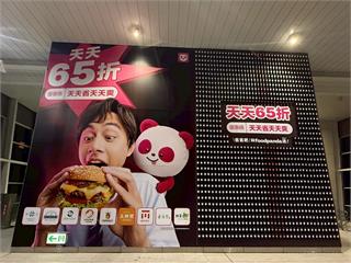 foodpanda打造超吸睛廣告牆　搶攻台中捷運...