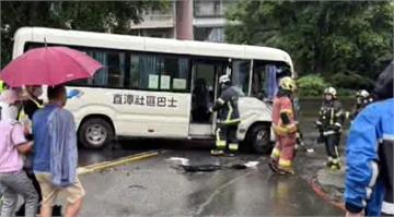 新店砂石車失控翻波及社區巴士 8人緊急送醫