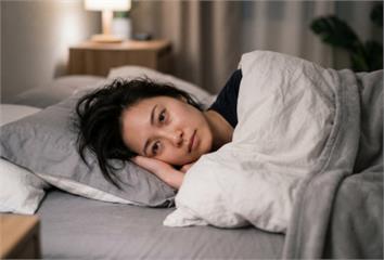 更年期睡不好、半夜一直醒？醫教「睡前1招」放鬆 ...