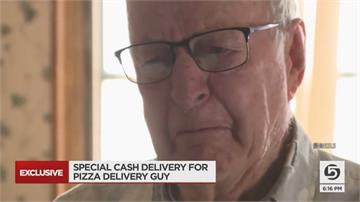 美國89歲披薩外送員 喜獲35萬小費