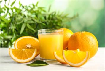 國際期刊：「喝柳橙汁降失智風險47％」 但有3種...