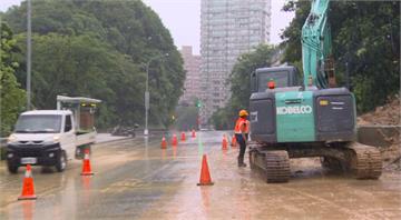 風雨狂襲新北汐止！至少2處土石坍方 近1600人...