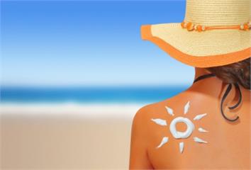曬太陽可以合成維生素D、幫助預防骨鬆 還能預防1...