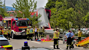 德國南部觀光地火車出軌翻覆　至少4死30傷