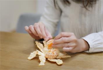 吃橘子白絲要不要剝？ 營養師揭真相：很多人都做錯