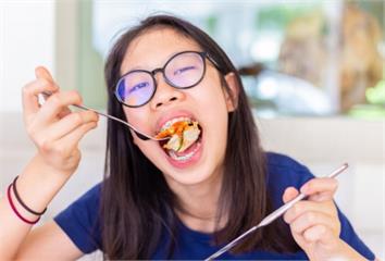吃很多卻一下又餓？營養師揪「吃不飽元兇」 不要只...
