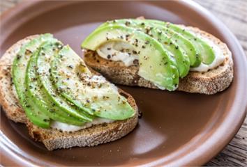 以為會胖結果卻相反！營養師親測連吃7天酪梨 身體...