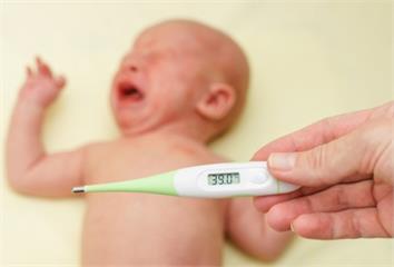 兩歲男童高燒不退手腳腫紅險喪命　醫警示「川崎病」...