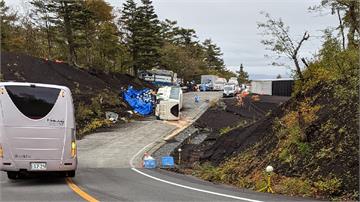 日富士山附近觀光巴士翻覆 1人心肺停止、3人重傷