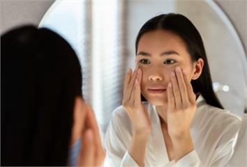 臉暗沉、皮膚鬆垮？醫揪元凶是「它」  教4招保住膠原蛋白