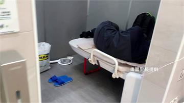 搬家當入住公廁...男反鎖霸佔1個月 遇民眾敲門...