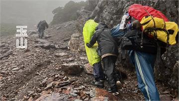 對流旺盛！ 玉山東峰2山友遭雷擊 女頭破血流、男...