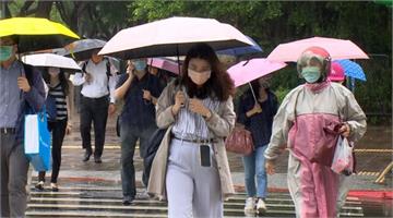 鋒面通過+東北季風增強 全台有雨氣溫降