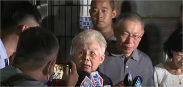 柯文哲換衣返北！支持者擠爆應援 柯媽門口不捨目送