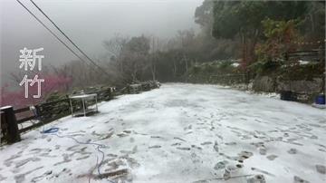 新竹尖石鄉下雪交管 孩童打雪仗、樂堆雪人