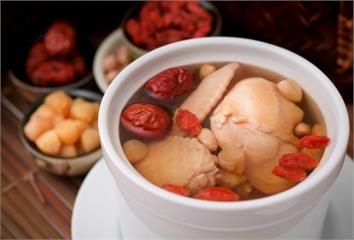 居家餐桌的溫暖 往往來自一碗熱騰騰的料理