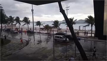 里約熱內盧海邊掀3.5米巨浪 1少年失聯