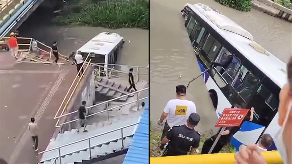 上海公車失控墜河，司機疑身體不適昏迷，前一站讓乘客全下車。圖／翻攝自微博