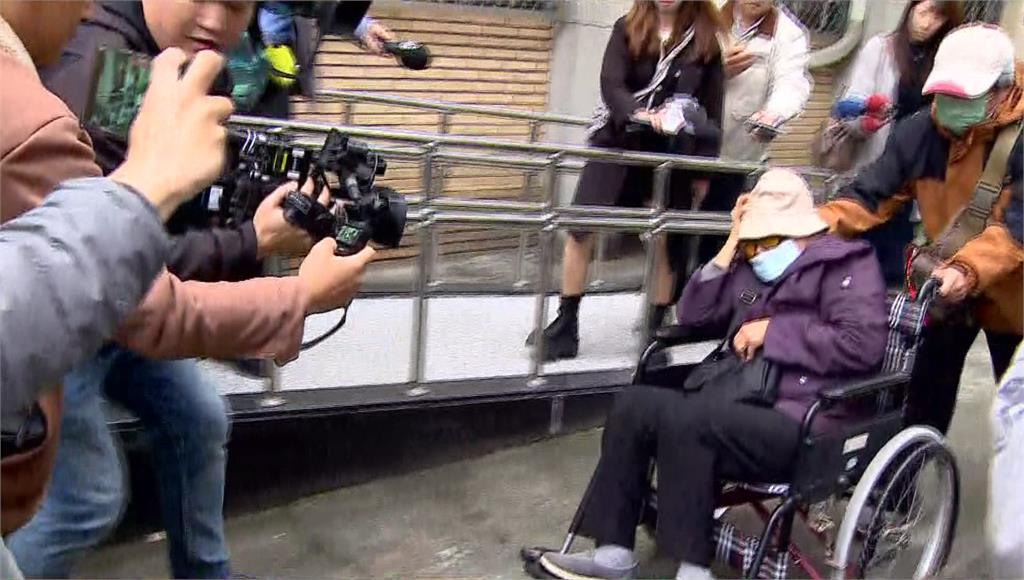 8旬婦悶死照顧50年癱瘓兒二審開庭痛哭  律師爭取主張「加工自殺」