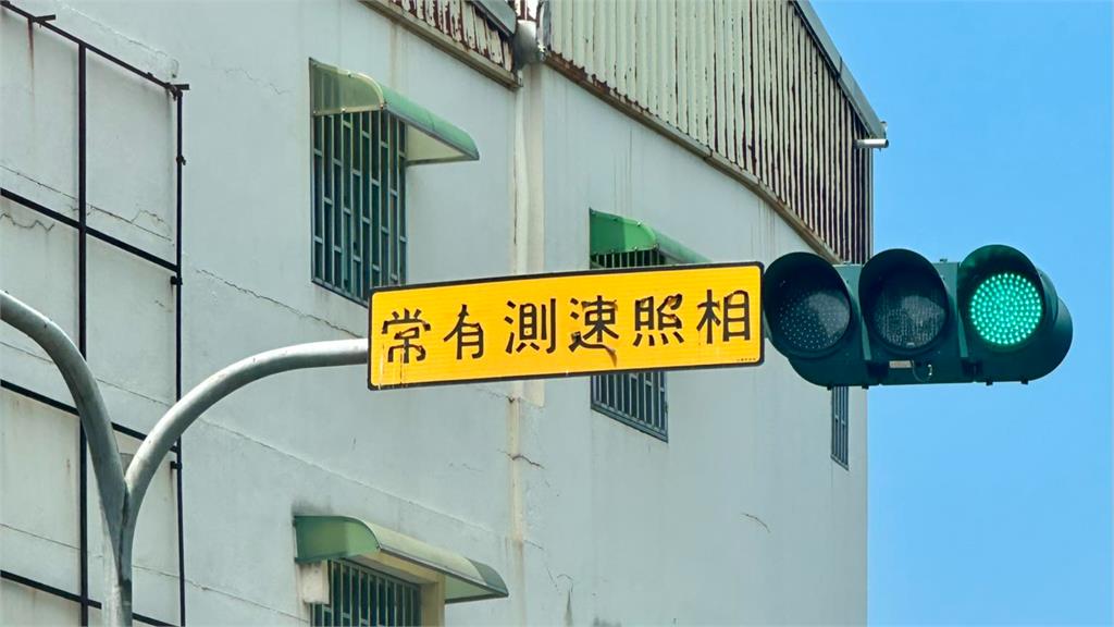 台南高溫飆39.1度 告示牌字體撐不住「熱到融化」