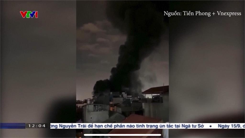 越南一棟公寓發生火災。圖／美聯社、路透社