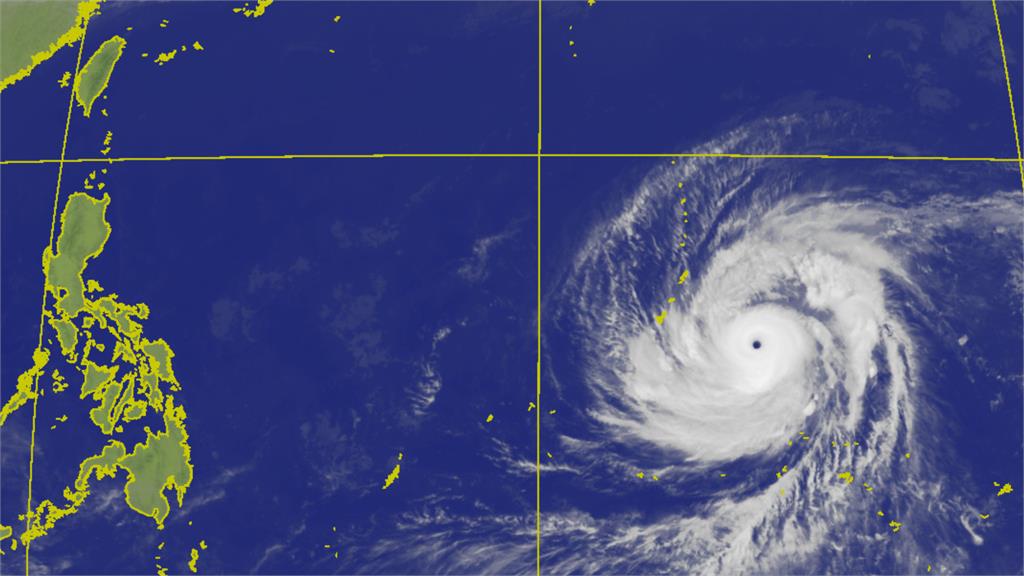 辛樂克「升級強颱」完整颱風眼曝 氣象粉專：35年來最強4月颱