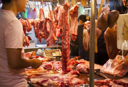 豬肉要不要洗？出現「彩虹色」能吃嗎？專家給答案 小心細菌擴散了