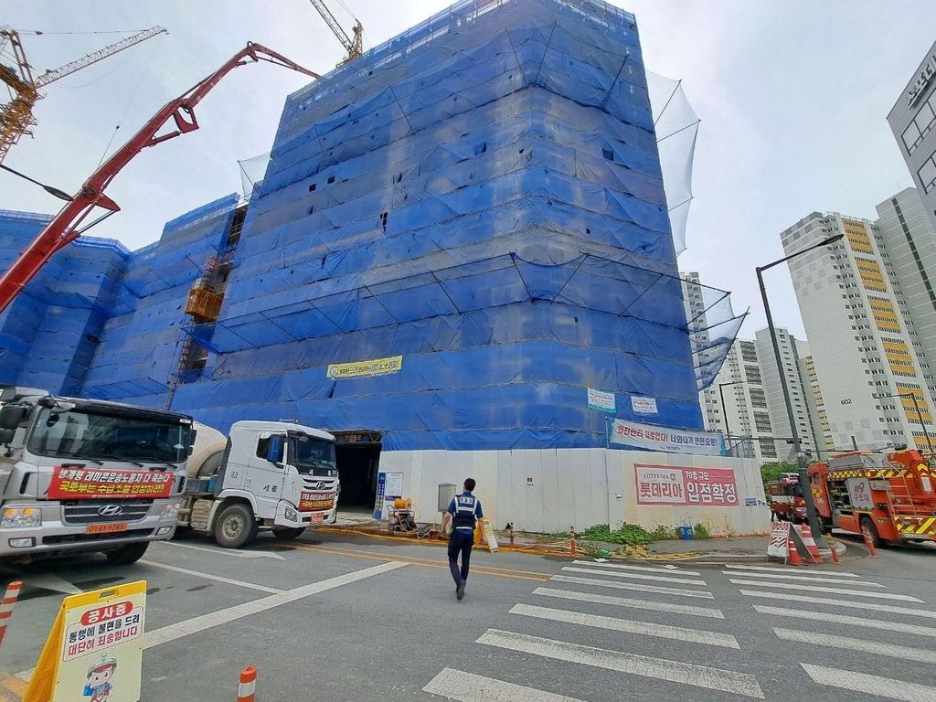 南韓工安意外！9層整層倒塌至8樓　2工人遭活埋心臟停止