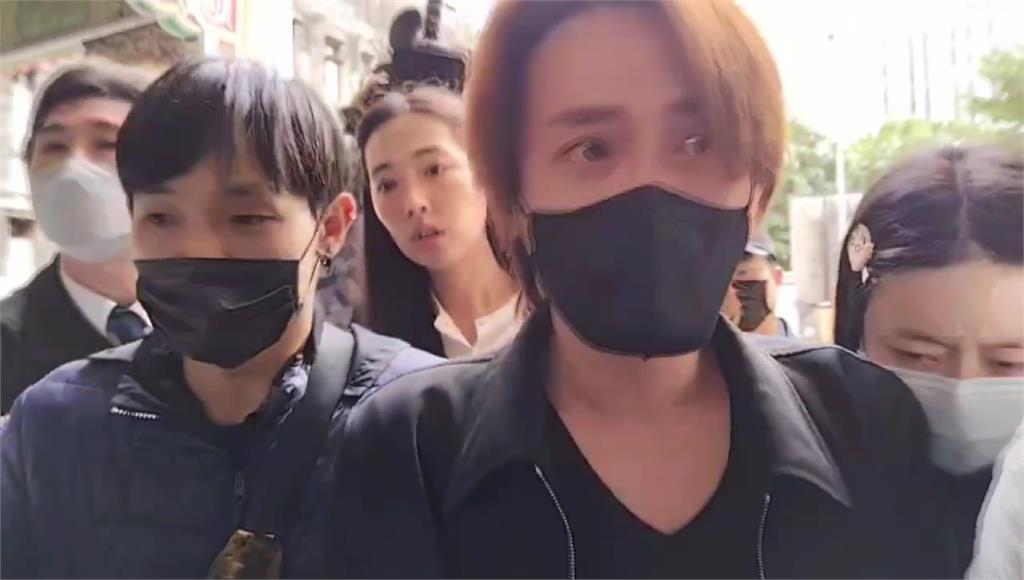 曹西平猝逝 乾兒子殯儀館落淚：先處理好後事再向外界說明