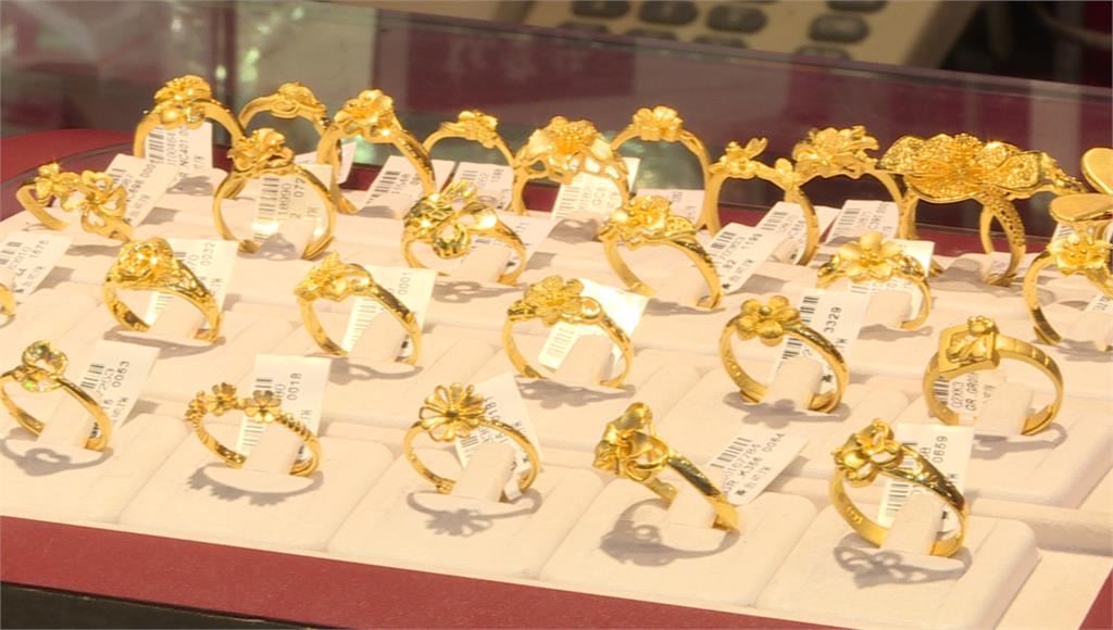 金價失守4400美元 銀樓牌價跌破1萬8近期低