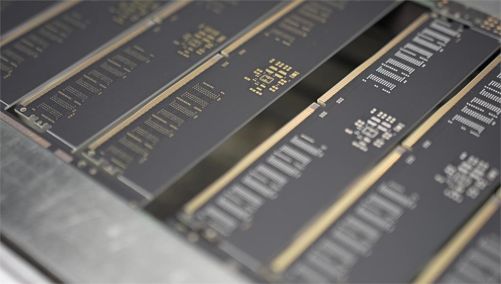 記憶體市況超熱烈！DRAM報價狂漲 威剛：至少維...