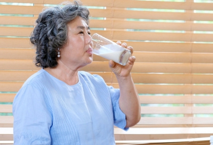 每天喝牛奶還是缺鈣？骨科醫曝「4大補鈣關鍵」  很多人都做錯