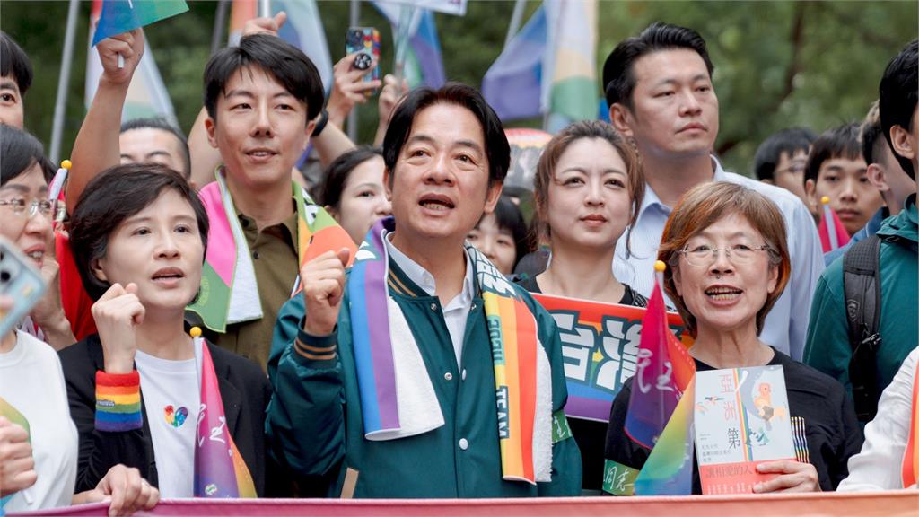 台灣同志遊行25日登場，賴清德給予祝福。圖為2023年賴清德參與同志遊行。圖／翻攝自Facebook@chingte（資料畫面）