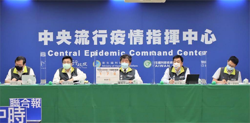 陳時中表示，在中國打疫苗的民眾，回台後可混打第二劑。圖／指揮中心