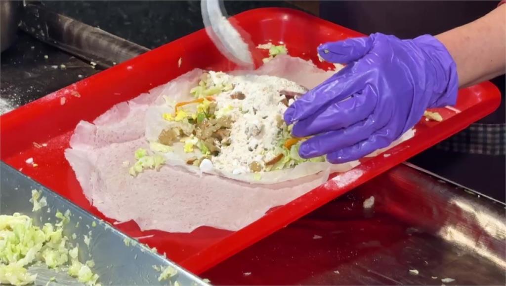 春捲又出包！高雄鳳山攤商遭控賣「臭酸春捲」 店家駁：放太久