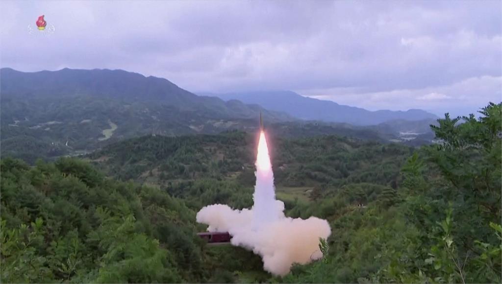 北韓再射2枚短程飛彈。圖／路透社、CNN（資料畫面）