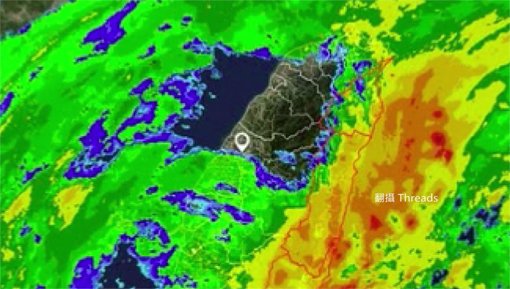 鳳凰雨彈炸半台灣！中部雷達回波圖空一塊完美閃過 網笑：神秘三角洲