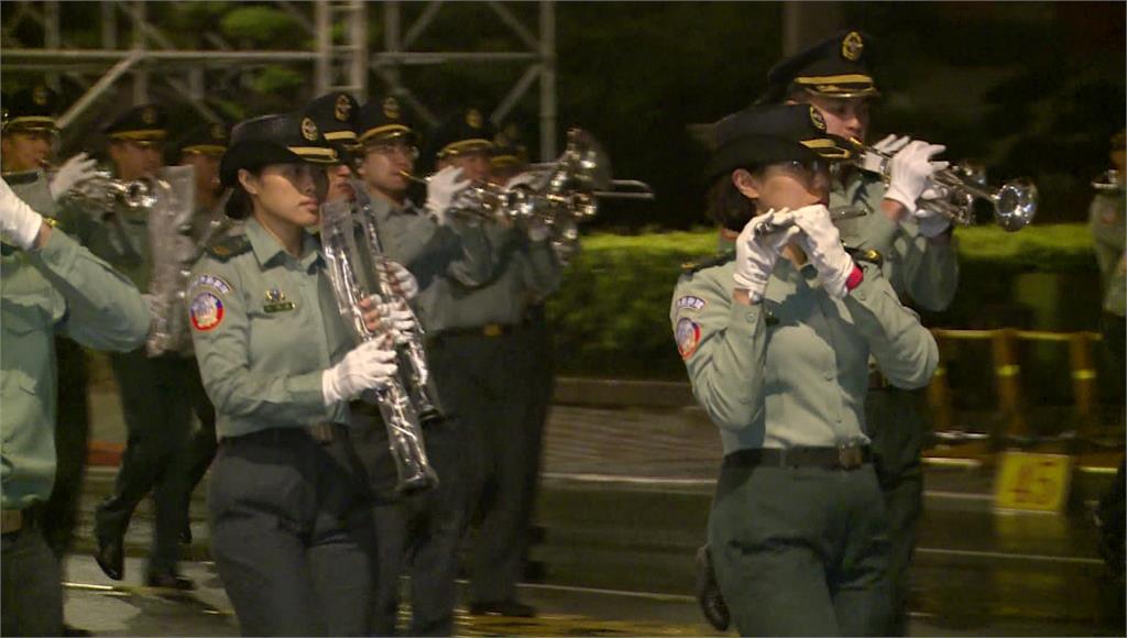 陸海空三軍儀隊積極準備國慶演出。圖：台視新聞