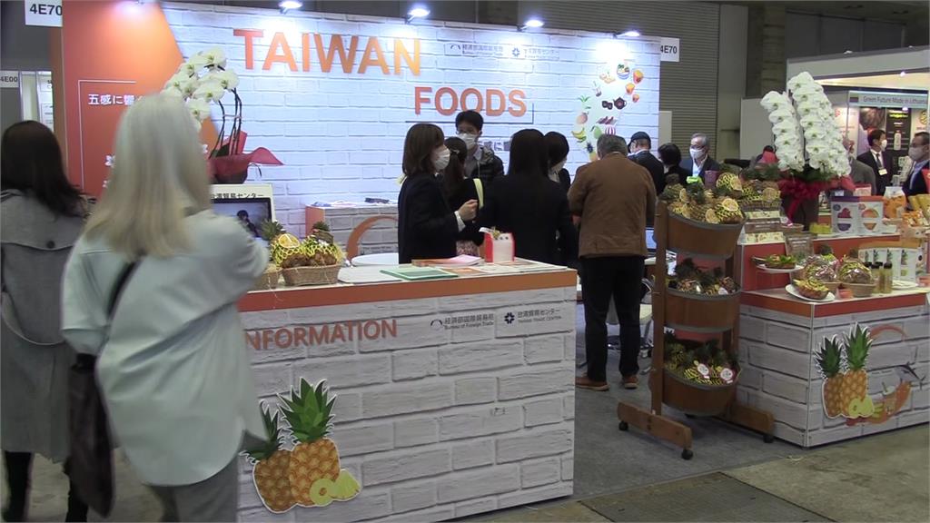東京國際食品展今天開辦，台灣館展品區鳳梨成為人氣王。圖：台視新聞