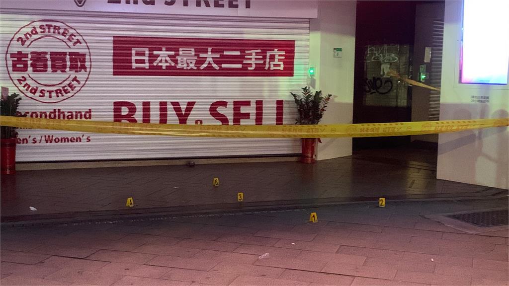 2男酒後爆衝突，在西門町街頭互相持槍朝對方射擊。圖／萬華分局提供