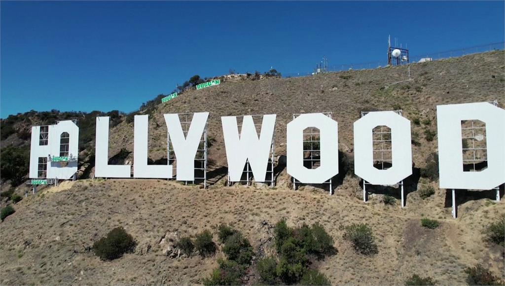 為了慶祝好萊塢100週年，知名地標好萊塢標誌進行全面翻新。圖／路透社