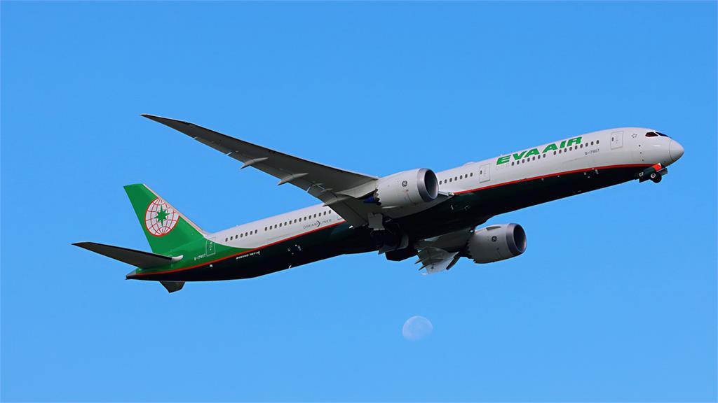 長榮航空宣布將於10月9日起恢復「台北-芝加哥」航線。圖／翻攝自長榮航空臉書