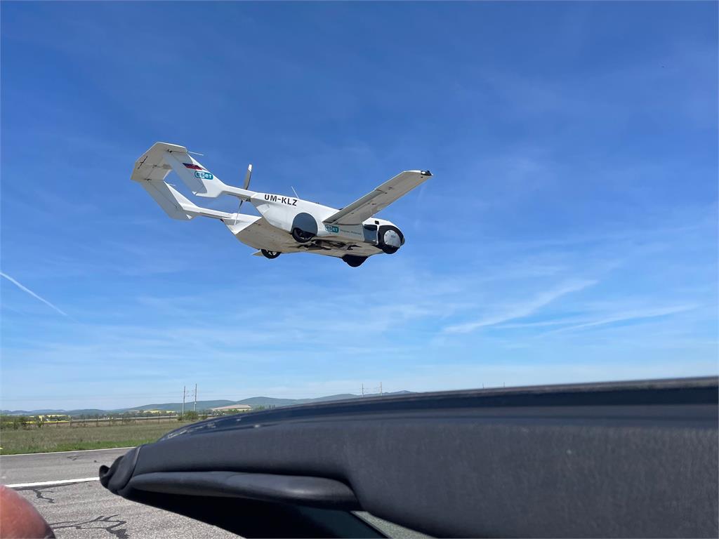 飛天車AirCar獲飛行許可　2年內投產上市