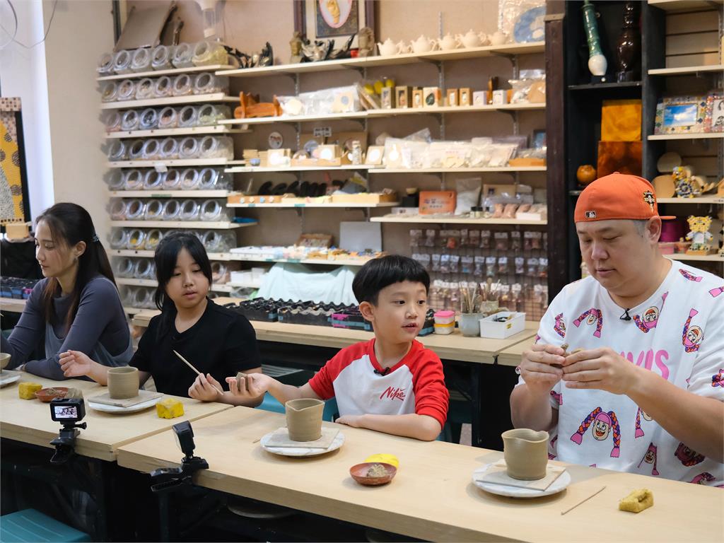 《雙星家遊團》何妤玟、哈孝遠交流育兒經 籃球牽起交情！