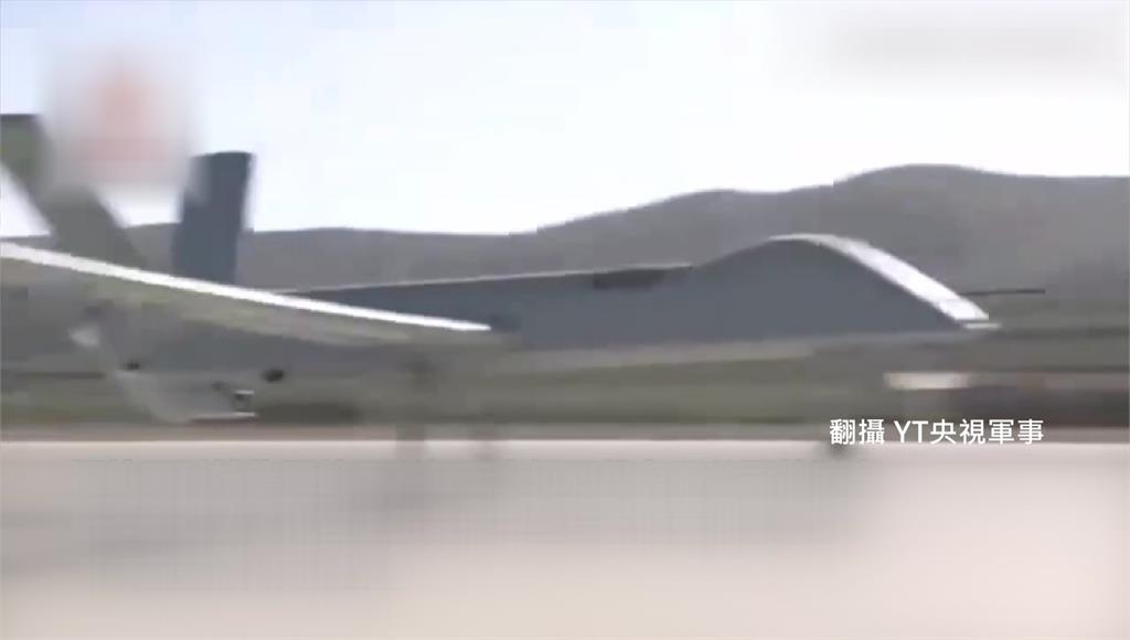 中國彩虹4無人機繞台飛行。圖／翻攝自YouTube@央視軍事