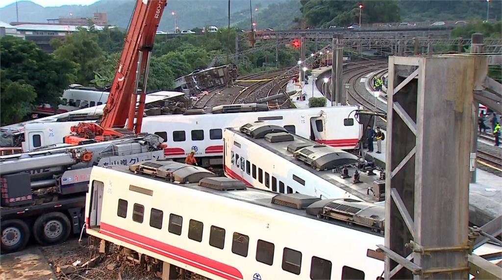 回顧台鐵重大事故2018年普悠瑪翻覆18死215傷
