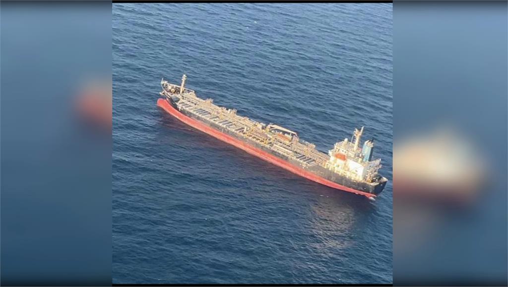一艘貨輪在印度洋遭無人機襲擊。圖／路透社