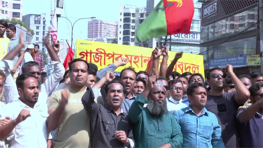 孟加拉反政府示威，十萬人走上街喊「總理下台」。圖／美聯社、路透社