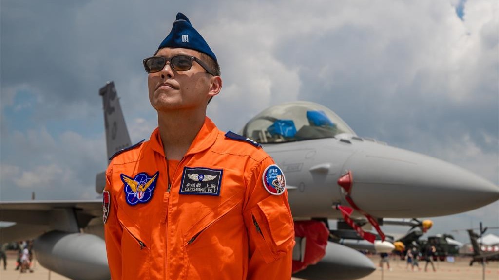 上尉飛官辛柏毅失事墜海失聯半年　總統令追晉空軍少校